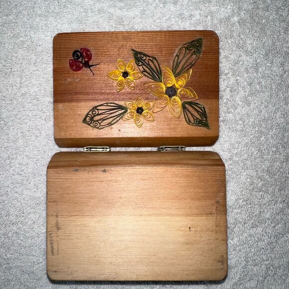 Wooden Hinged Paper Quilled Floral Butterfly Trinket Box - Picture 3 of 7